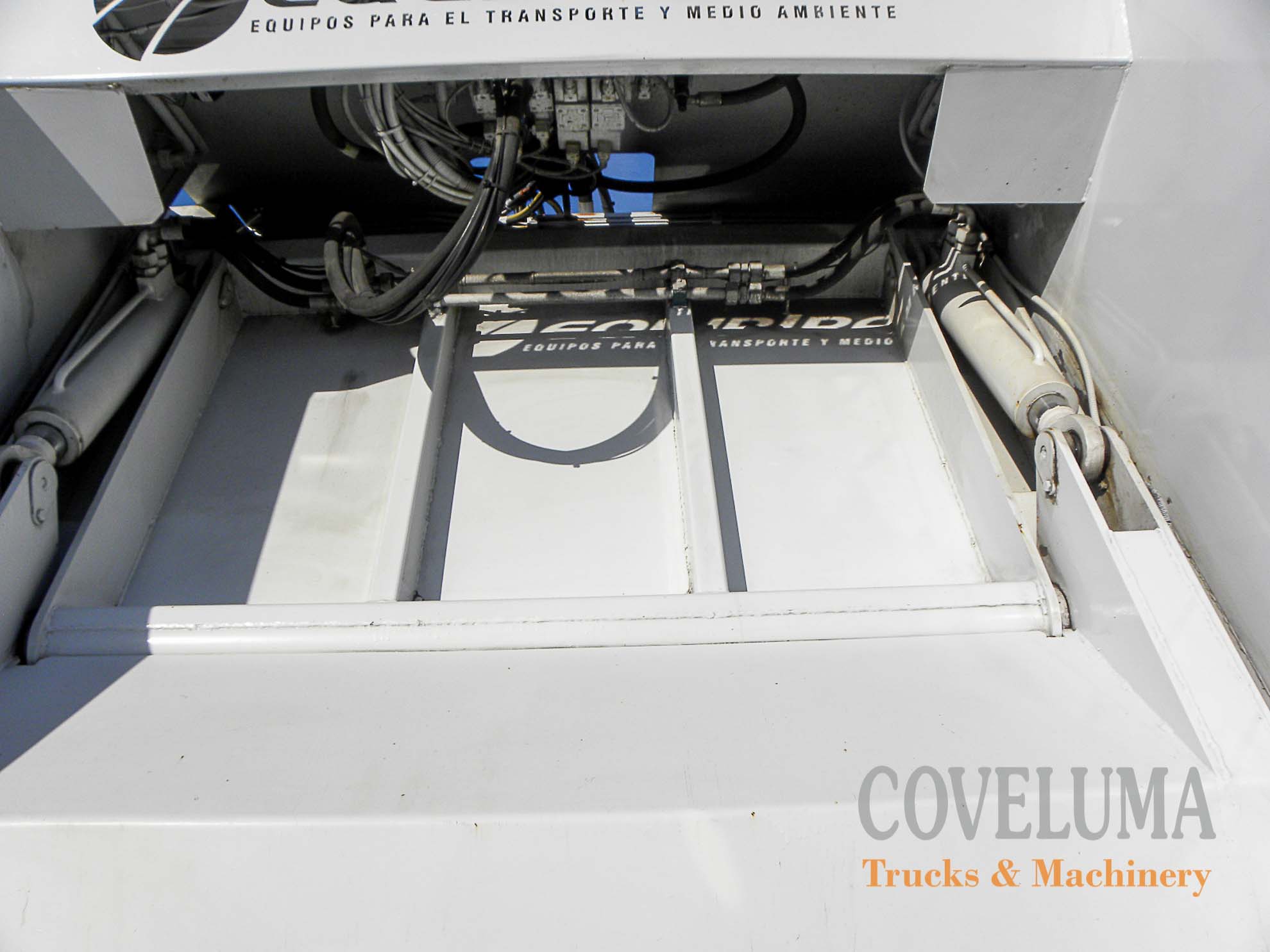 MERCEDES AXOR 1833L CON CARROZADO DE RECOGIDA DE RESIDUOS