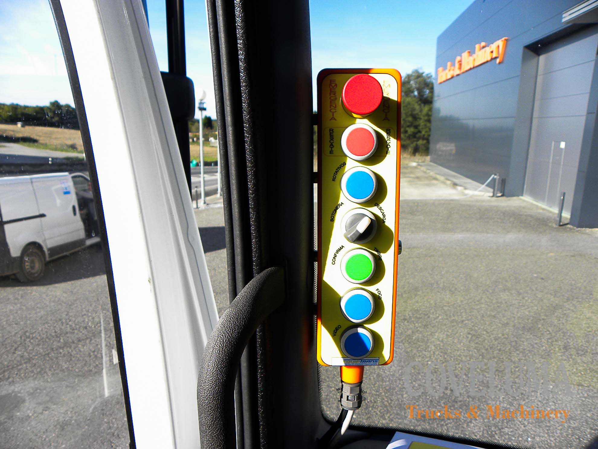 MERCEDES AXOR 1833L CON CARROZADO DE RECOGIDA DE RESIDUOS