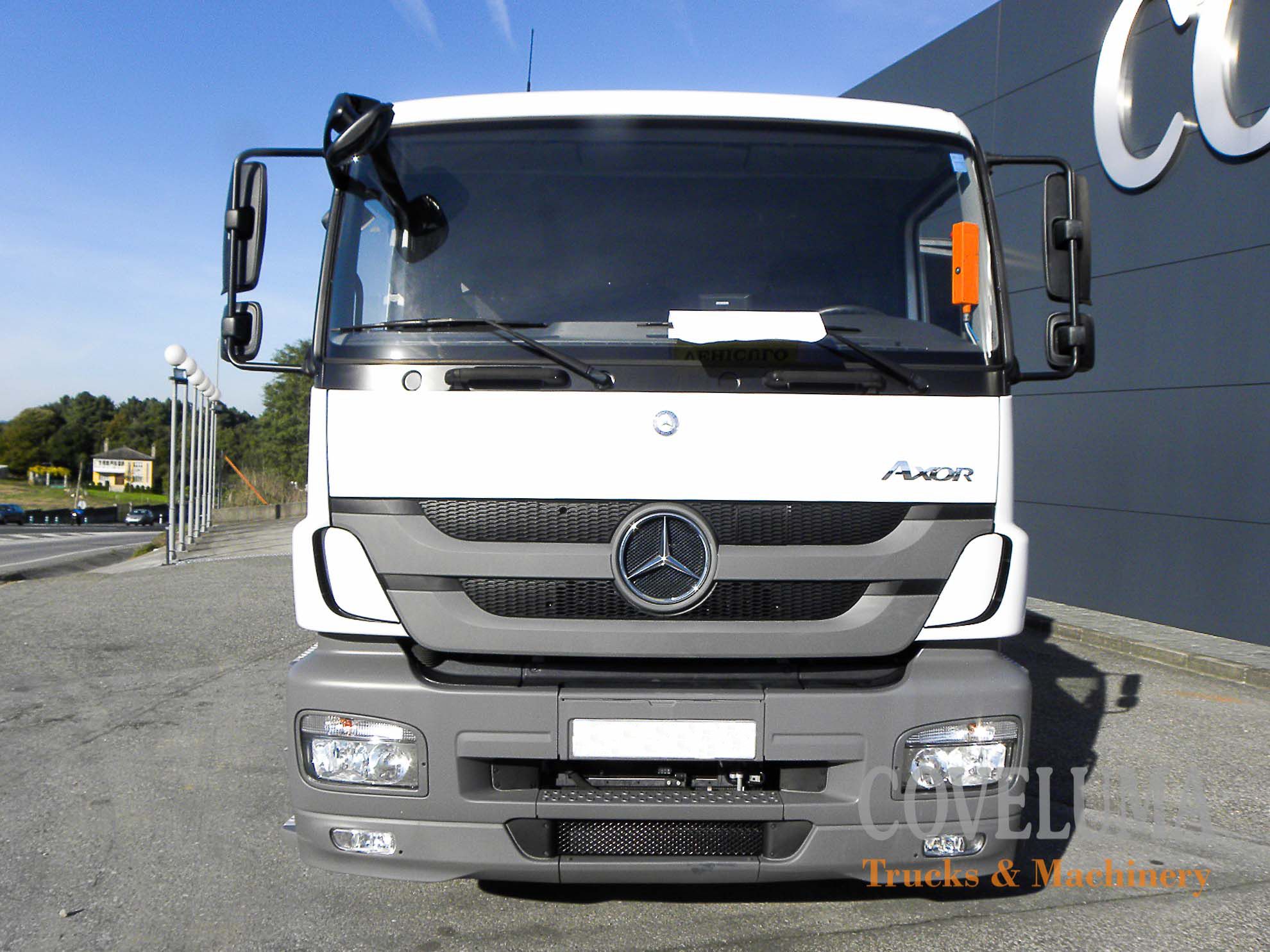 MERCEDES AXOR 1833L CON CARROZADO DE RECOGIDA DE RESIDUOS