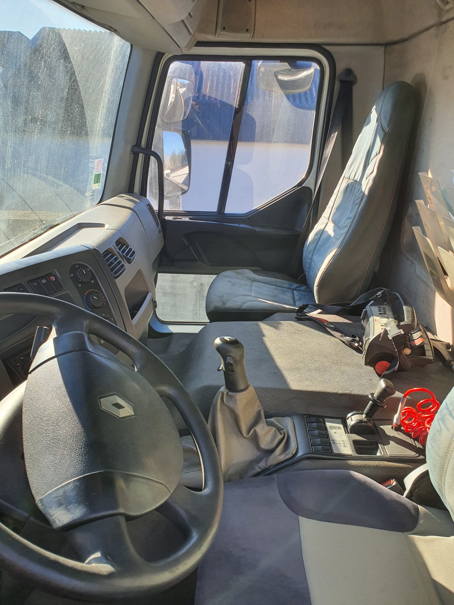 CAMIÓN RENAULT 6X2 PORTA-MAQUINARIA