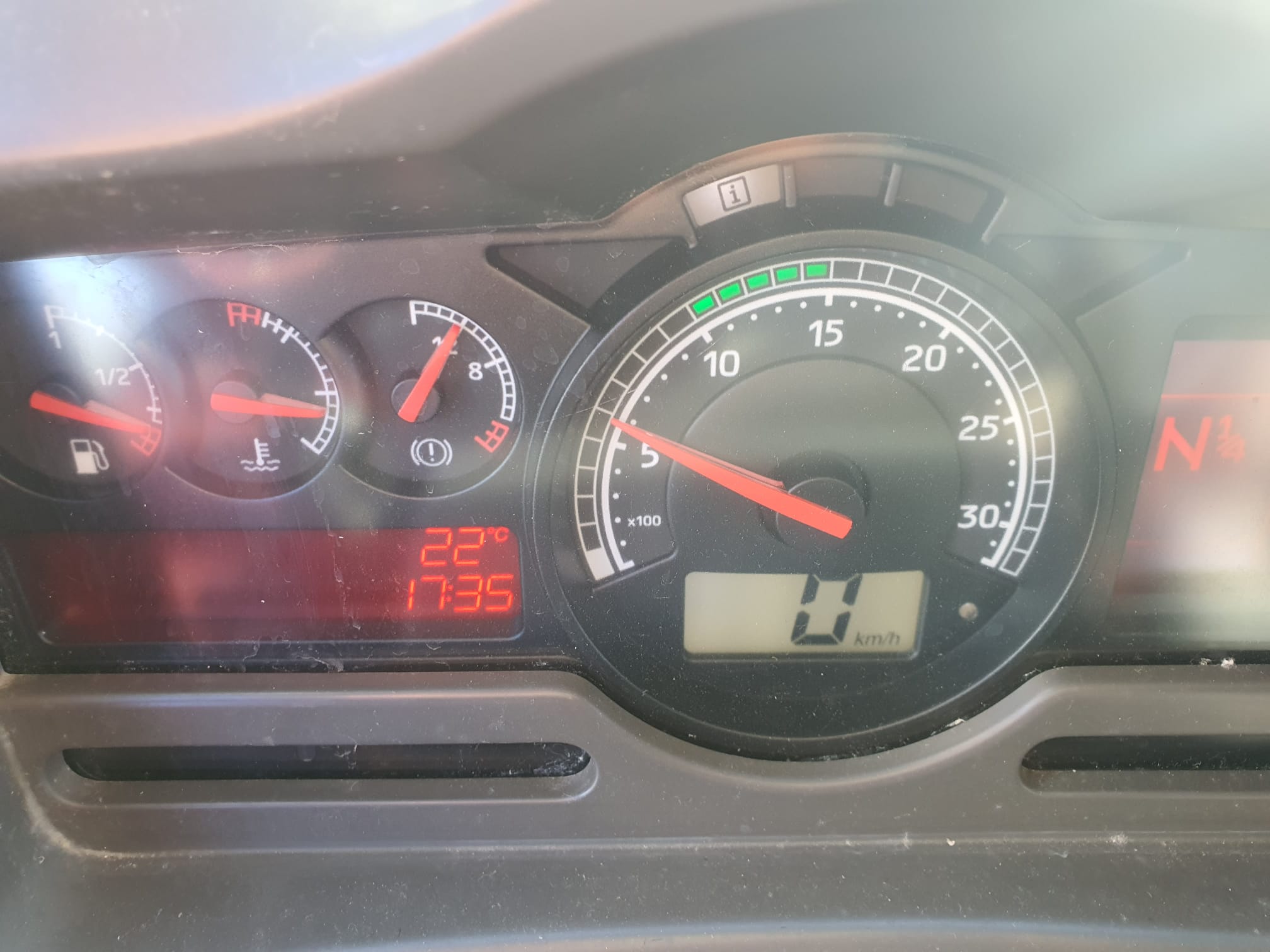 CAMIÓN RENAULT 6X2 PORTA-MAQUINARIA