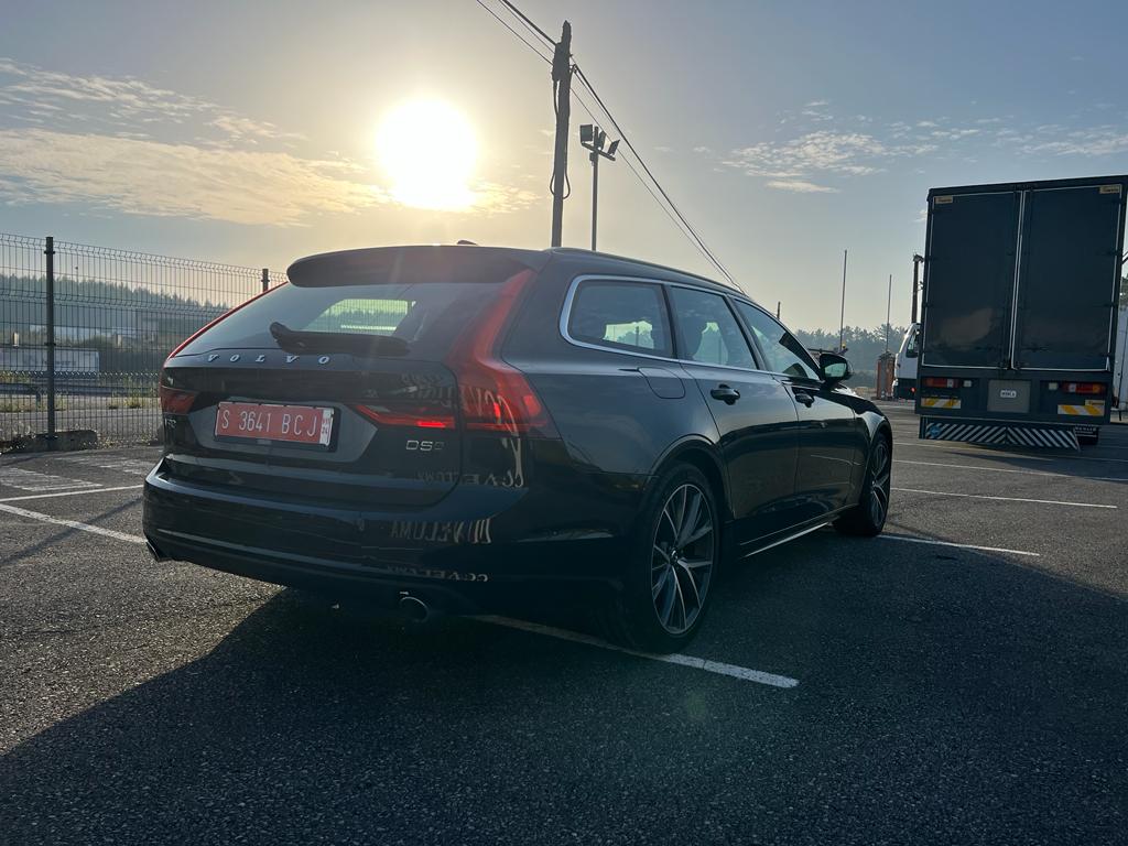 VOLVO – V90